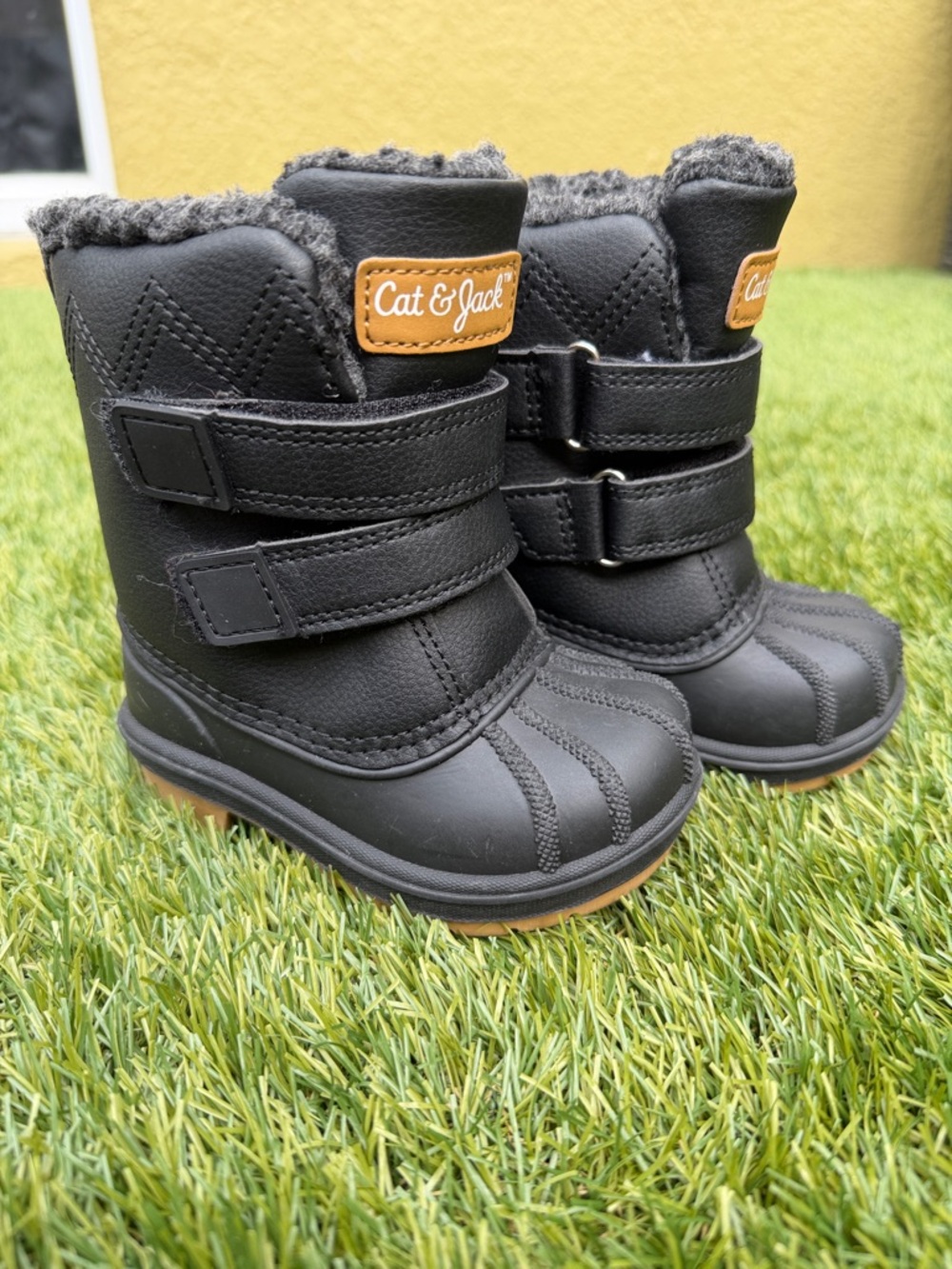 Cat & Jack Black toddler Waterproof Winter Boots with Faux Fur Trim size 5